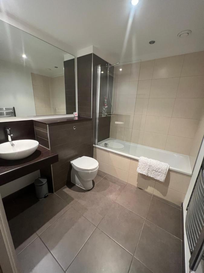Bigkings Stylish 2 Bedroom Apartment With Free On Street Parking مانشستر المظهر الخارجي الصورة