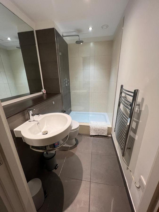 Bigkings Stylish 2 Bedroom Apartment With Free On Street Parking مانشستر المظهر الخارجي الصورة