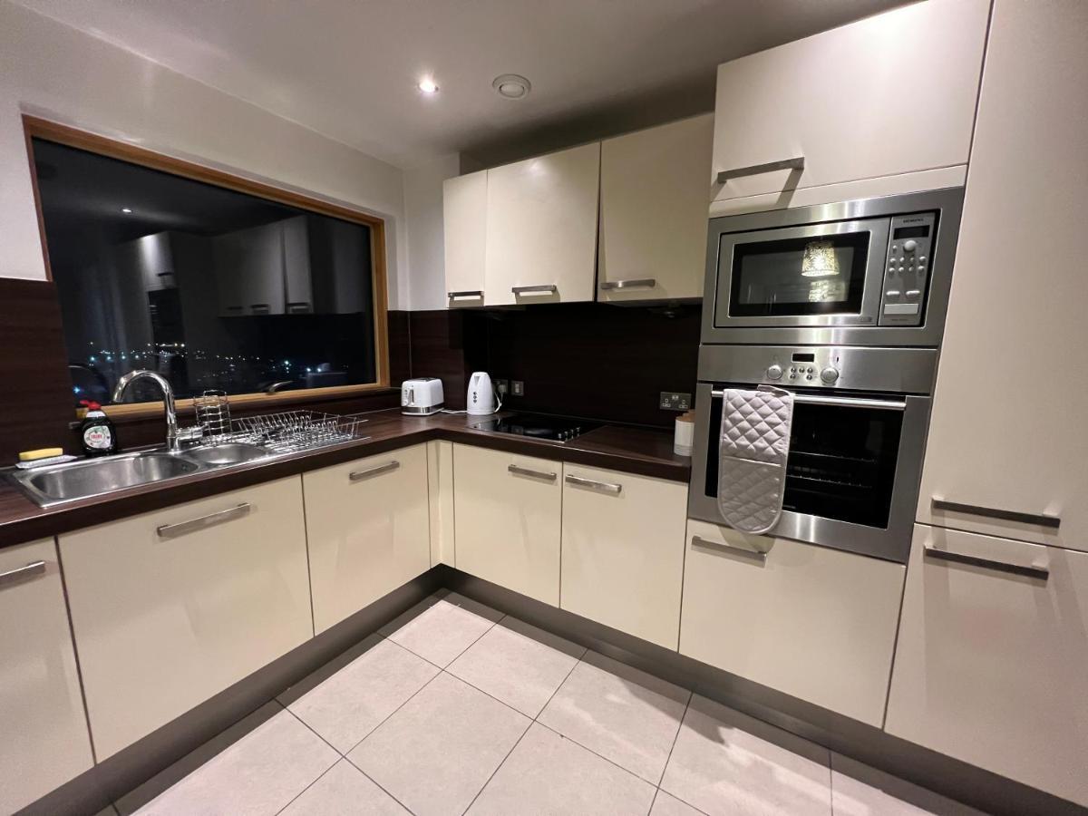 Bigkings Stylish 2 Bedroom Apartment With Free On Street Parking مانشستر المظهر الخارجي الصورة